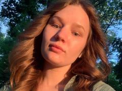 IndyVi - female with brown hair webcam at xLoveCam