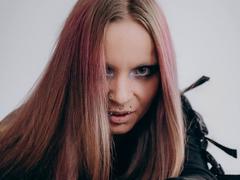 InesCreazy - female with brown hair webcam at xLoveCam