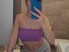 IngridI - blond female webcam at xLoveCam