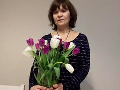 IngridWels - female with brown hair webcam at xLoveCam