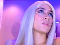 InnocentLuna - female with brown hair webcam at xLoveCam