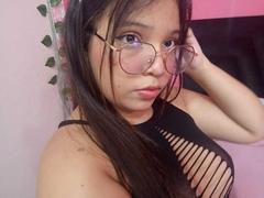 InnocenthaZel - female with black hair webcam at xLoveCam