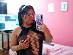 InnocenthaZel - female with black hair webcam at xLoveCam