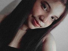 InnocenthaZel - female with black hair webcam at xLoveCam