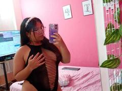 InnocenthaZel - female with black hair webcam at xLoveCam