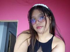 InnocenthaZel - female with black hair webcam at xLoveCam