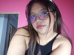 InnocenthaZel - female with black hair webcam at xLoveCam