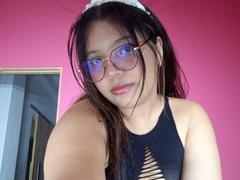 InnocenthaZel - female with black hair webcam at xLoveCam