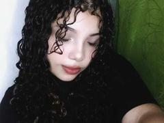 InnocenthaZel - female with black hair webcam at xLoveCam