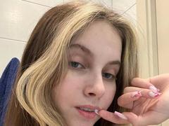 IoneTrosper - female with brown hair webcam at xLoveCam