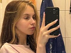 IoneTrosper - female with brown hair webcam at xLoveCam