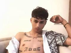 IrisIrs - shemale webcam at xLoveCam