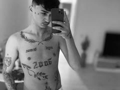 IrisIrs - shemale webcam at xLoveCam