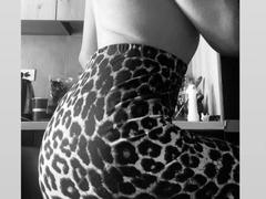 IrisIrs - shemale webcam at xLoveCam
