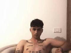 IrisIrs - shemale webcam at xLoveCam