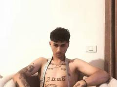 IrisIrs - shemale webcam at xLoveCam