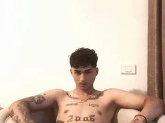 IrisIrs - shemale webcam at xLoveCam