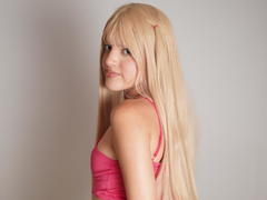 IrisWhitemore - female with red hair webcam at ImLive