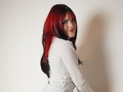 IrisWhitemore - female with red hair webcam at ImLive