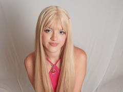 IrisWhitemore - female with red hair webcam at ImLive