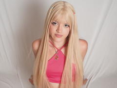 IrisWhitemore - female with red hair webcam at ImLive