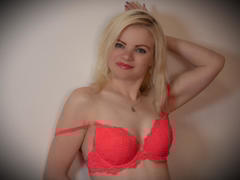 IrynaLyna - blond female with  small tits webcam at xLoveCam
