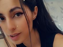 IsaDupont - female with brown hair webcam at xLoveCam