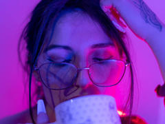 IsaDupont from xLoveCam