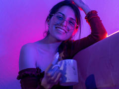 IsaDupont - female with brown hair webcam at xLoveCam