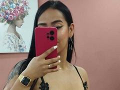 IsaHale - female with black hair and  big tits webcam at LiveJasmin