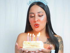 IsaSmithh - female with black hair and  small tits webcam at xLoveCam