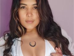 IsabelArt - female with brown hair and  big tits webcam at xLoveCam