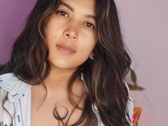 IsabelArt - female with brown hair and  big tits webcam at xLoveCam