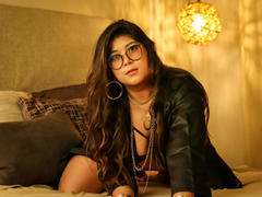 IsabelArt - female with brown hair and  big tits webcam at xLoveCam