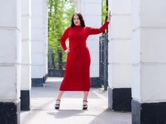 IsabelBlackberry - female with brown hair webcam at xLoveCam