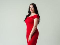 IsabelBlackberry - female with brown hair webcam at xLoveCam