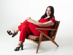 IsabelBlackberry - female with brown hair webcam at xLoveCam