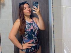 IsabelHenao - female with brown hair webcam at xLoveCam