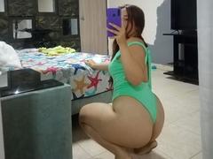 IsabelHenao - female with brown hair webcam at xLoveCam