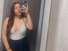 IsabelHenao - female with brown hair webcam at xLoveCam