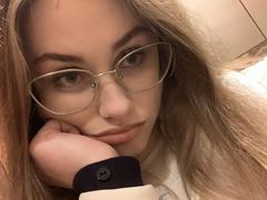 IsabelLips - female webcam at xLoveCam