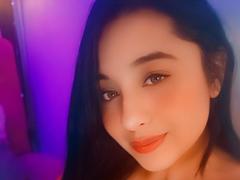 IsabelSaenzX - female with black hair webcam at xLoveCam