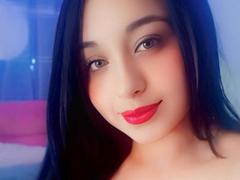 IsabelSaenzX - female with black hair webcam at xLoveCam
