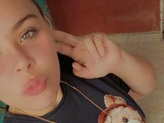 IsabelaCurvy from xLoveCam