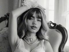 JulietaBlackwood - female with brown hair webcam at LiveJasmin