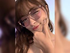IsabelaPetit - female with brown hair webcam at ImLive