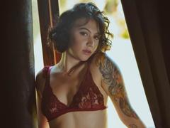 IsabellaArias - female with brown hair webcam at xLoveCam