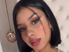 IsabellaDuque - female with black hair and  big tits webcam at xLoveCam