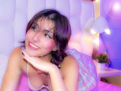 IsabellaHalls - female with black hair webcam at LiveJasmin