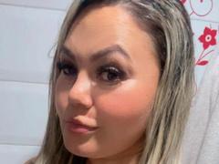 IsabellaLuxxe - female webcam at xLoveCam